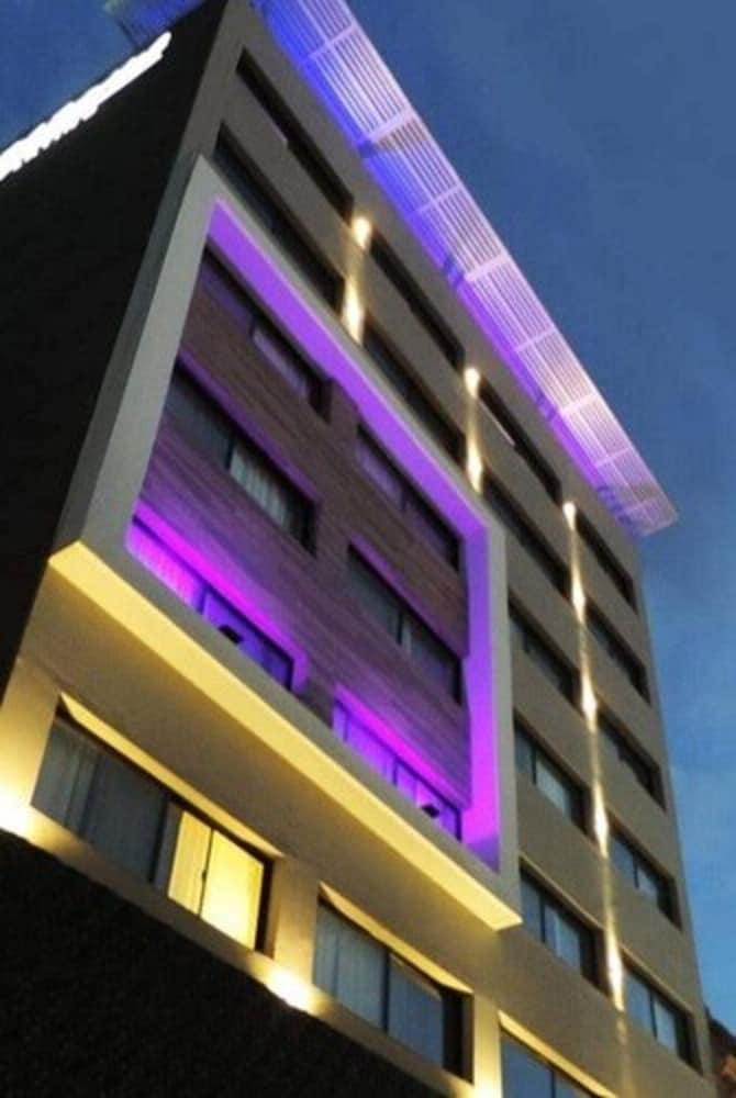 Hotel Senorial Platino Leon Ngoại thất bức ảnh